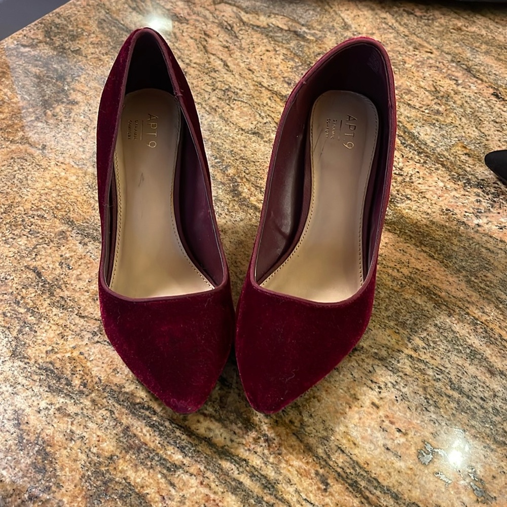 APT. 9 Dynamic Comfort burgundy velvet heels.
